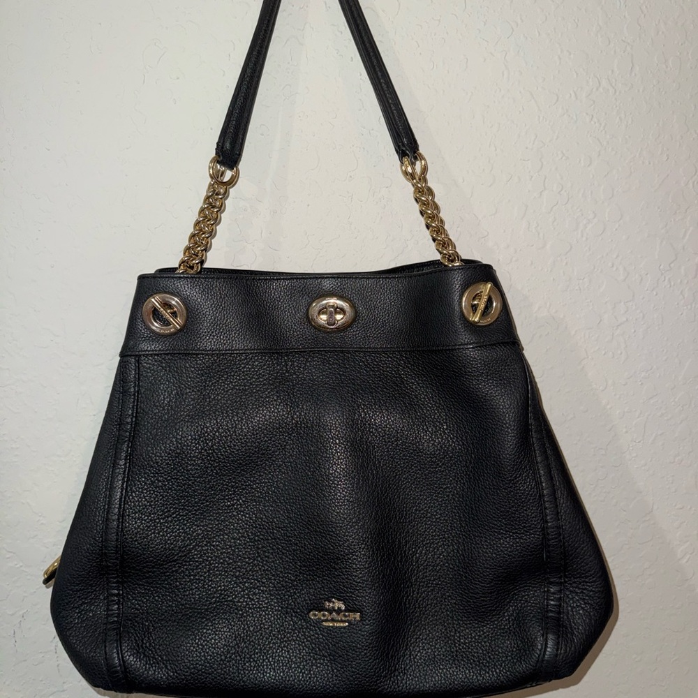 Coach Peyton Leather Chain Tote – Black/Gold (No. E1780-36855)